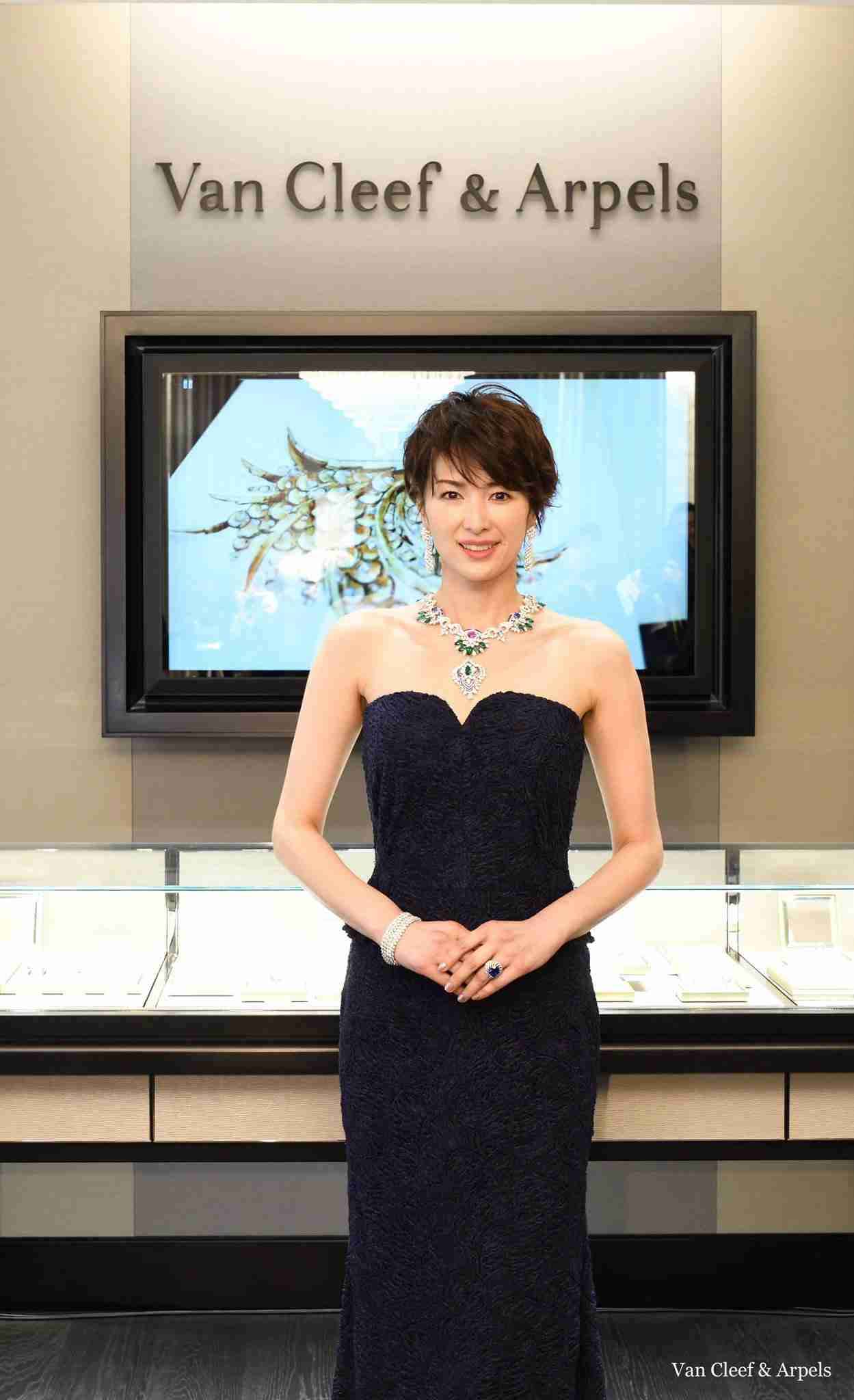 指原莉乃、高級ジュエリー“ヴァンクリ”で230万の時計&ピアス2個を購入「景気良くてさいこう!!」「嫌味がなくていいー!!」