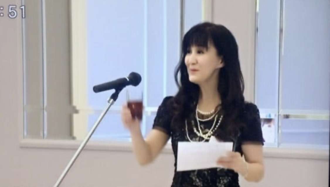 《妻63歳、夫31歳》「僕の姫になってください」の手紙で交際を始めた32歳差夫婦の「あまりにドラマチック」な出会い