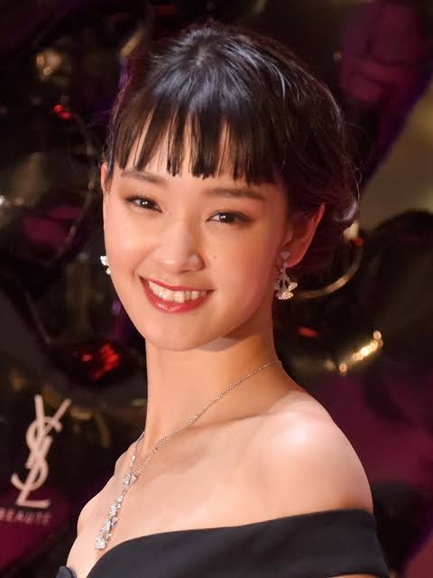 ぱっつん前髪が似合う画像