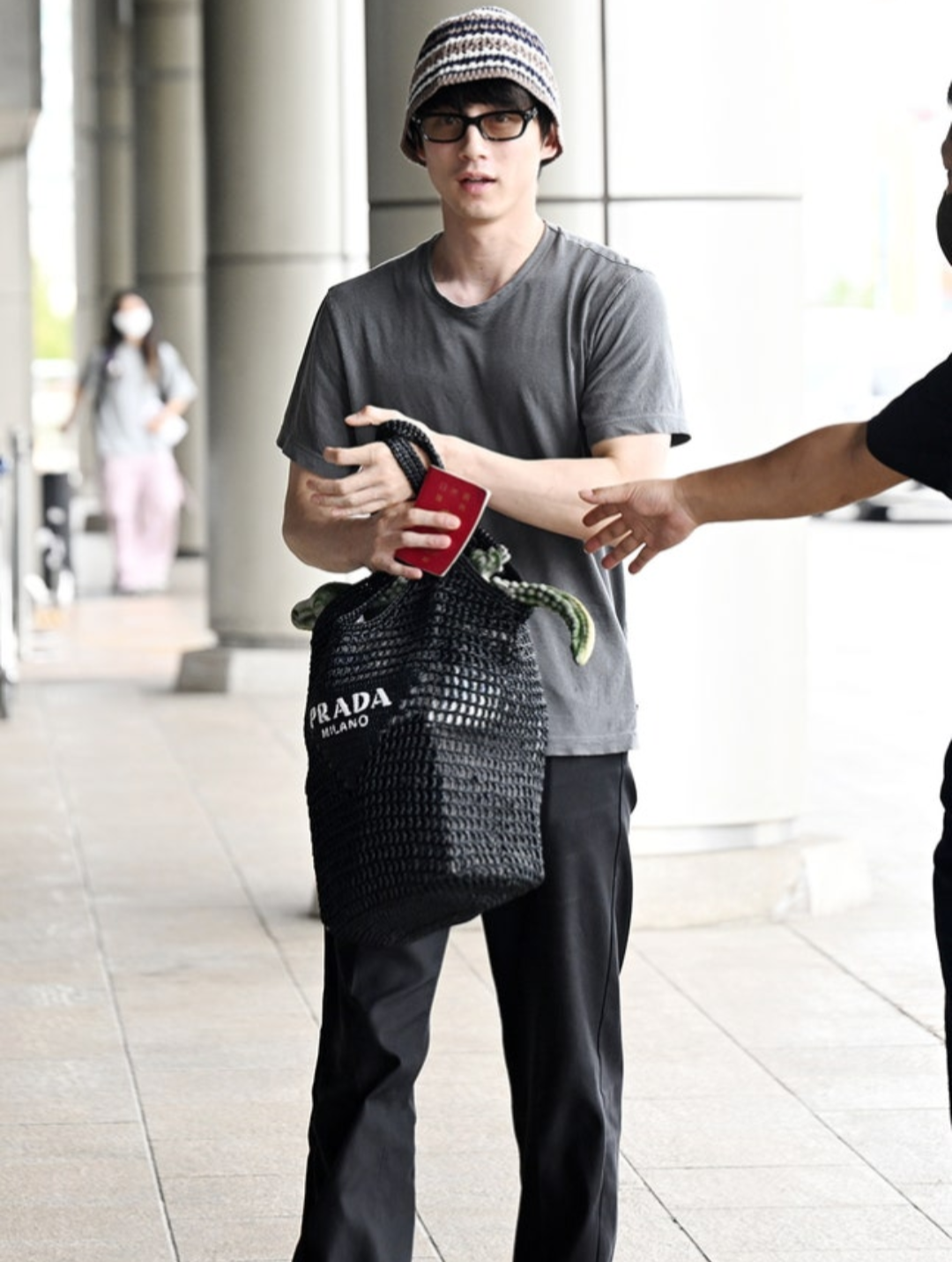 「都内のマンションで…」坂口健太郎(34)が年上の一般女性と同棲していた！《独占スクープ》