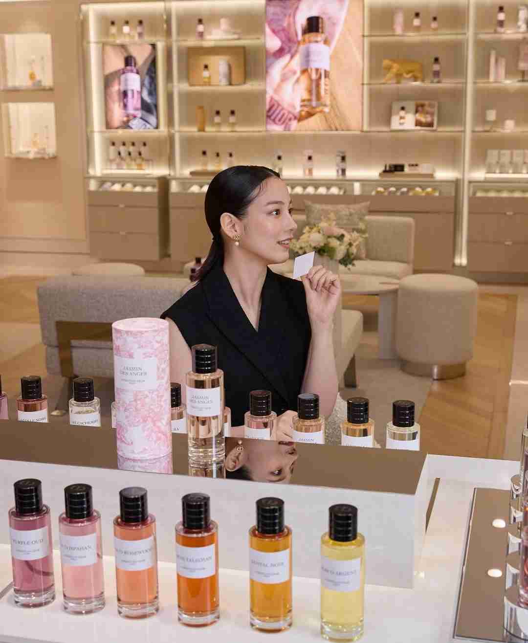 横顔の綺麗な有名人を貼るトピ