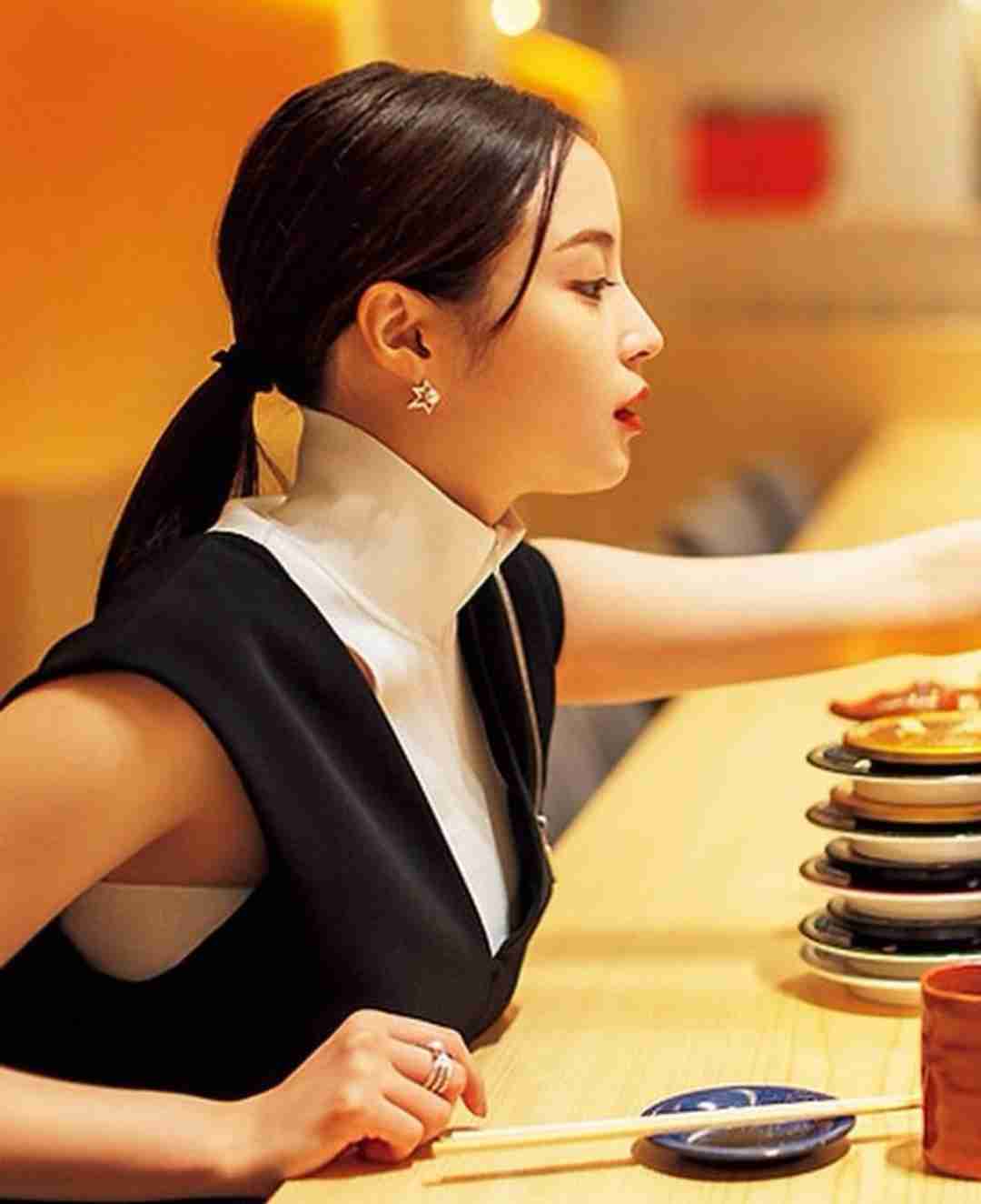 横顔の綺麗な有名人を貼るトピ