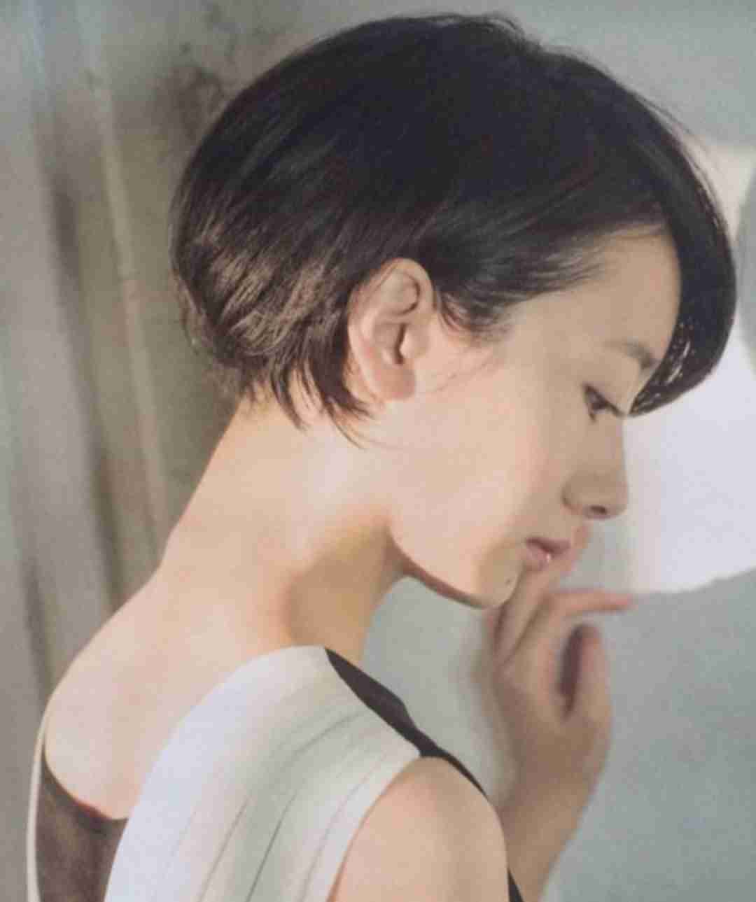 横顔の綺麗な有名人を貼るトピ