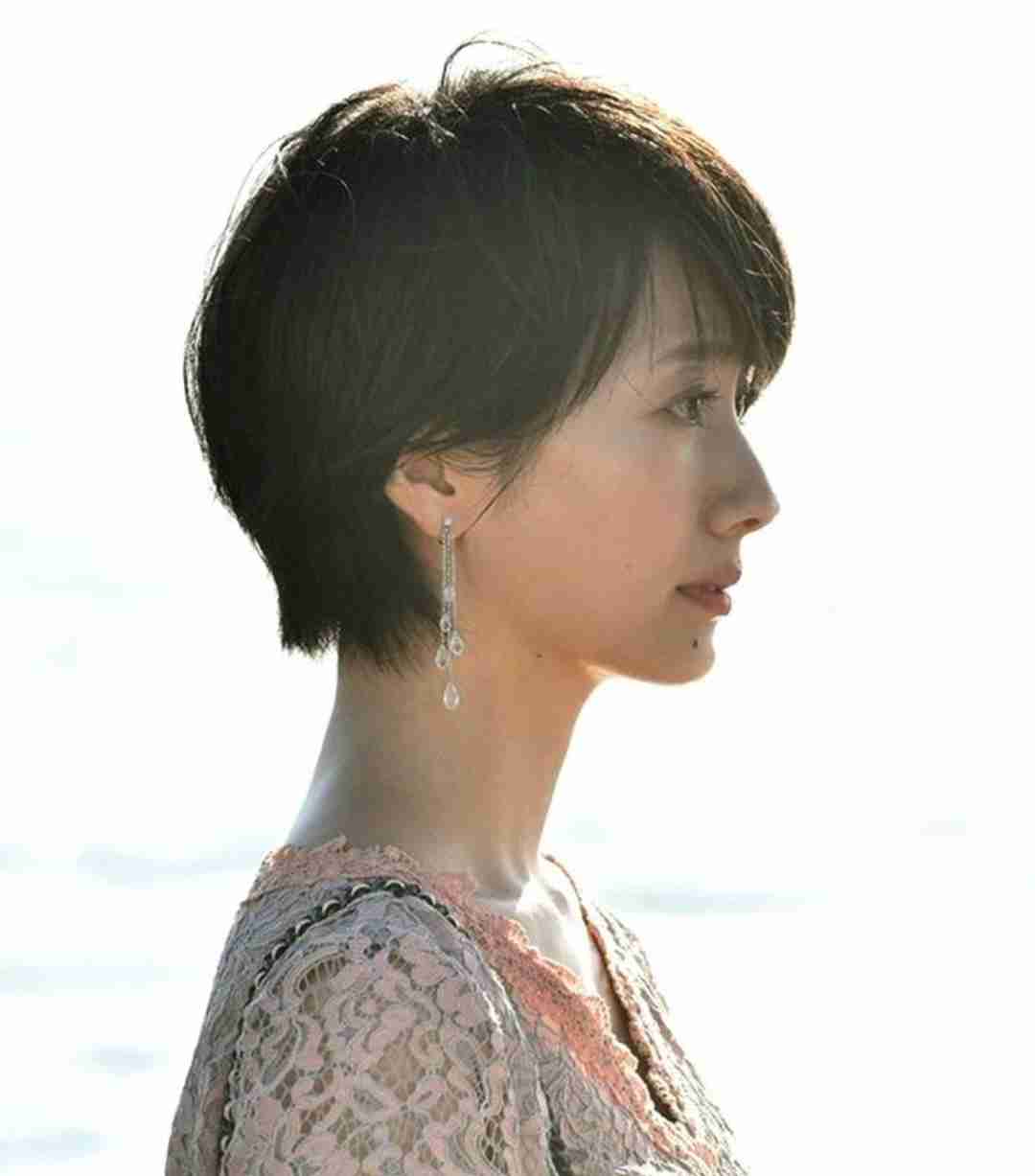 横顔の綺麗な有名人を貼るトピ