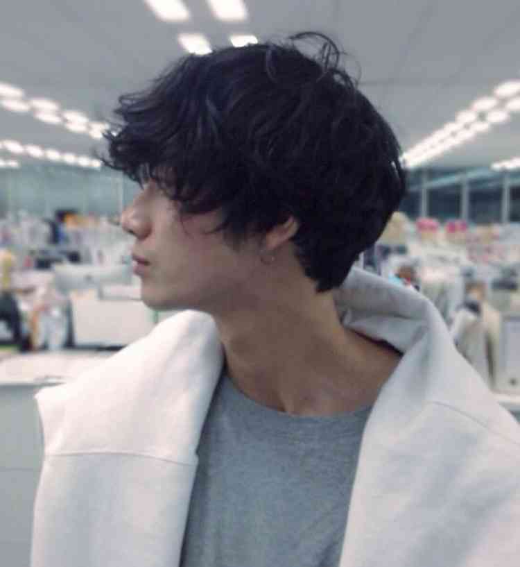 横顔の綺麗な有名人を貼るトピ