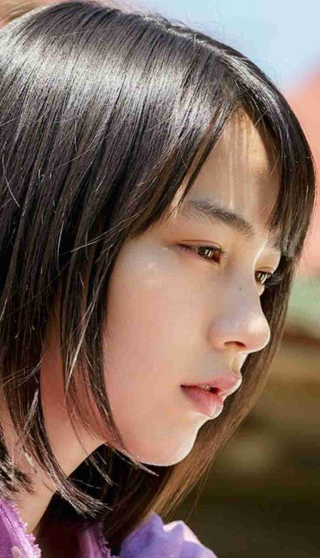 横顔の綺麗な有名人を貼るトピ
