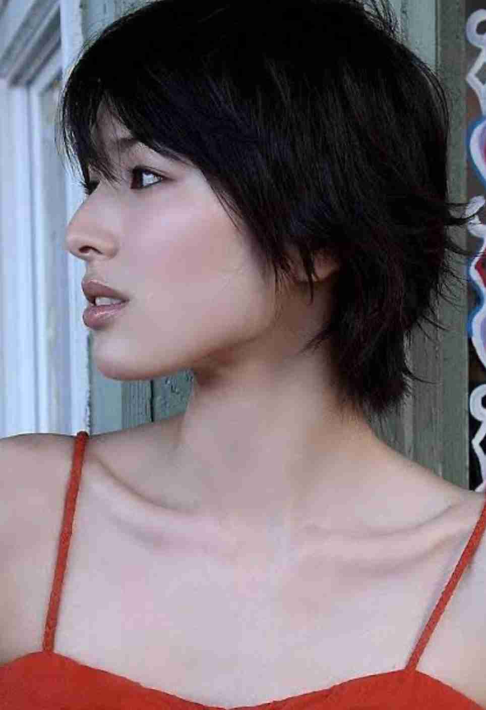 横顔の綺麗な有名人を貼るトピ