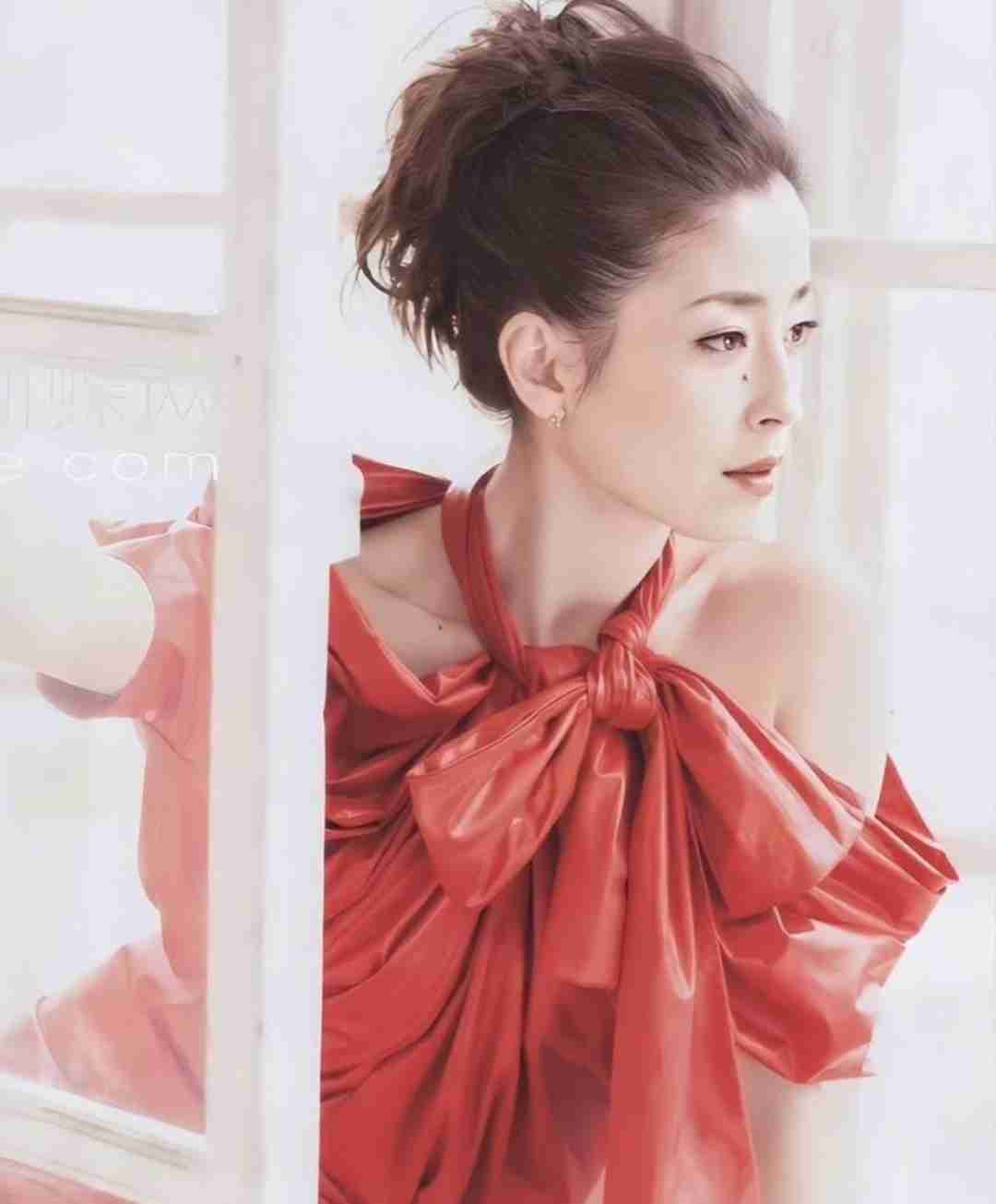 横顔の綺麗な有名人を貼るトピ