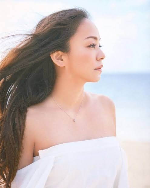 横顔の綺麗な有名人を貼るトピ