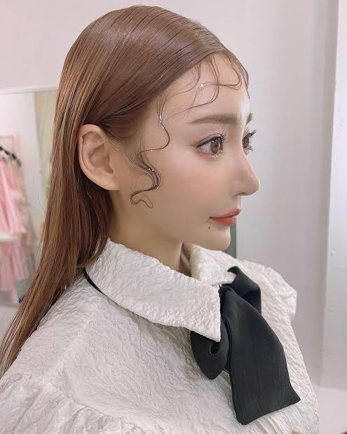 横顔の綺麗な有名人を貼るトピ