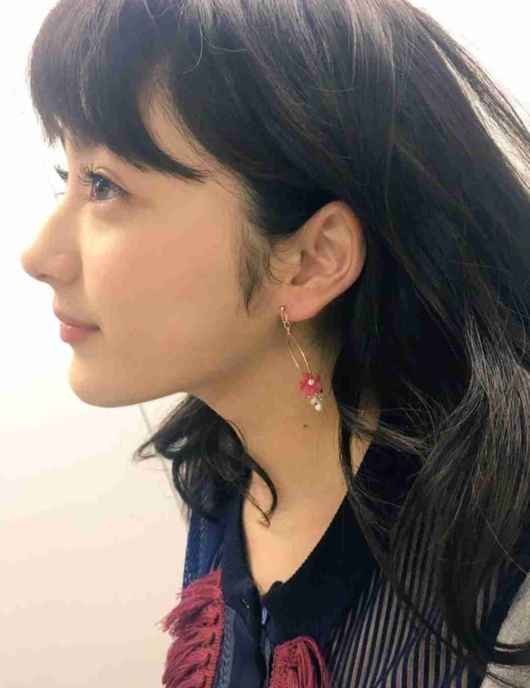 横顔の綺麗な有名人を貼るトピ