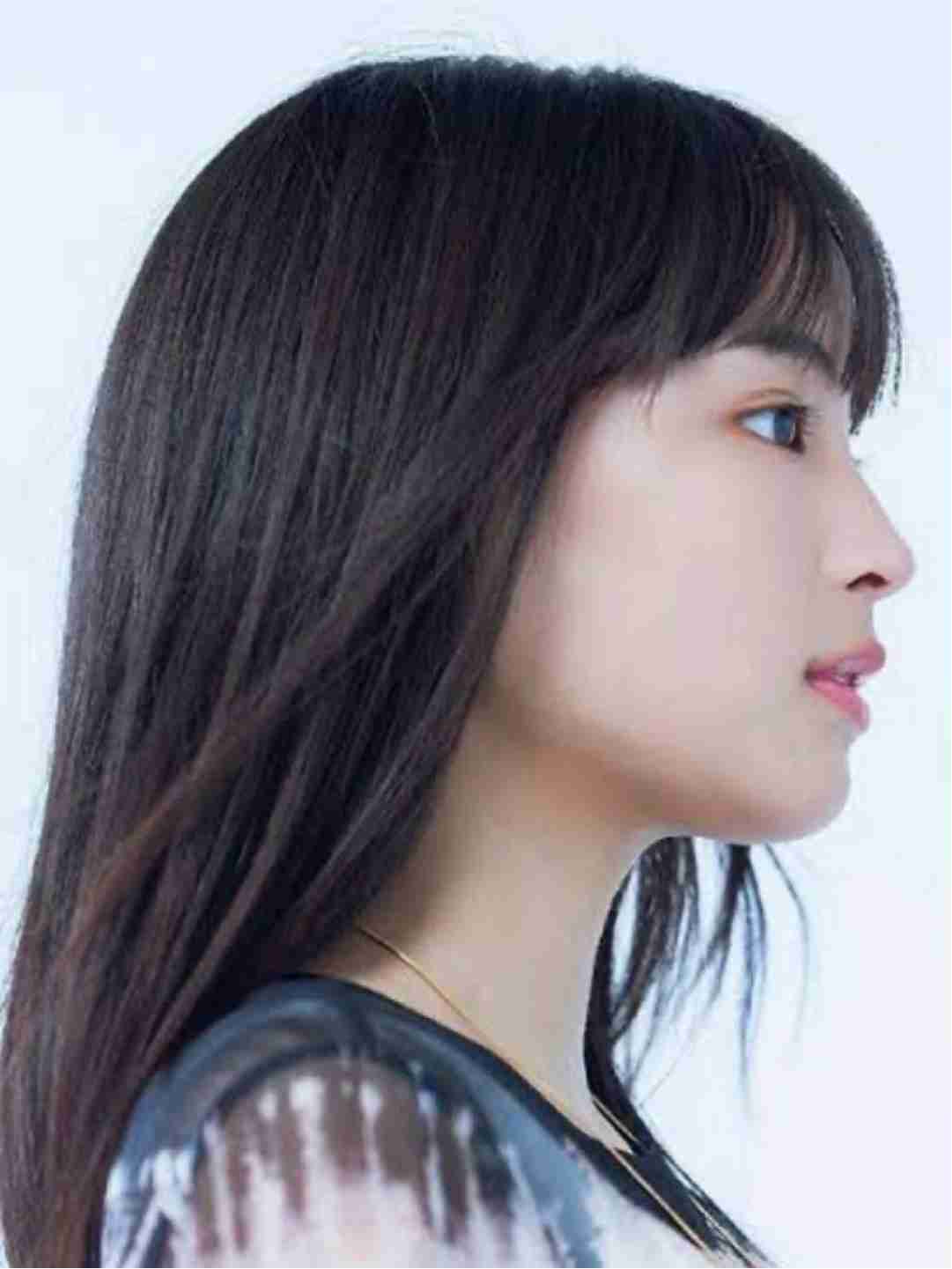 横顔の綺麗な有名人を貼るトピ