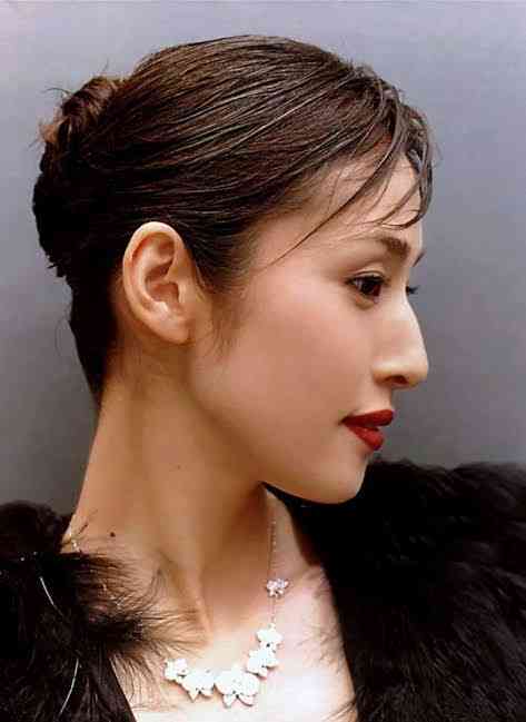 横顔の綺麗な有名人を貼るトピ