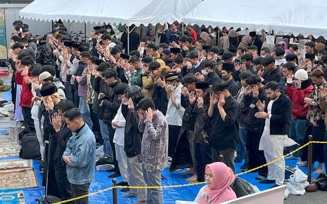 えっ!「いただきます」が消滅する…?ある小学校で「いただきます任意化」にSNSが衝撃!「伝統文化」vs「宗教的配慮」の大論争