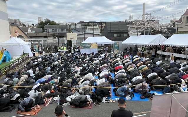 えっ!「いただきます」が消滅する…?ある小学校で「いただきます任意化」にSNSが衝撃!「伝統文化」vs「宗教的配慮」の大論争