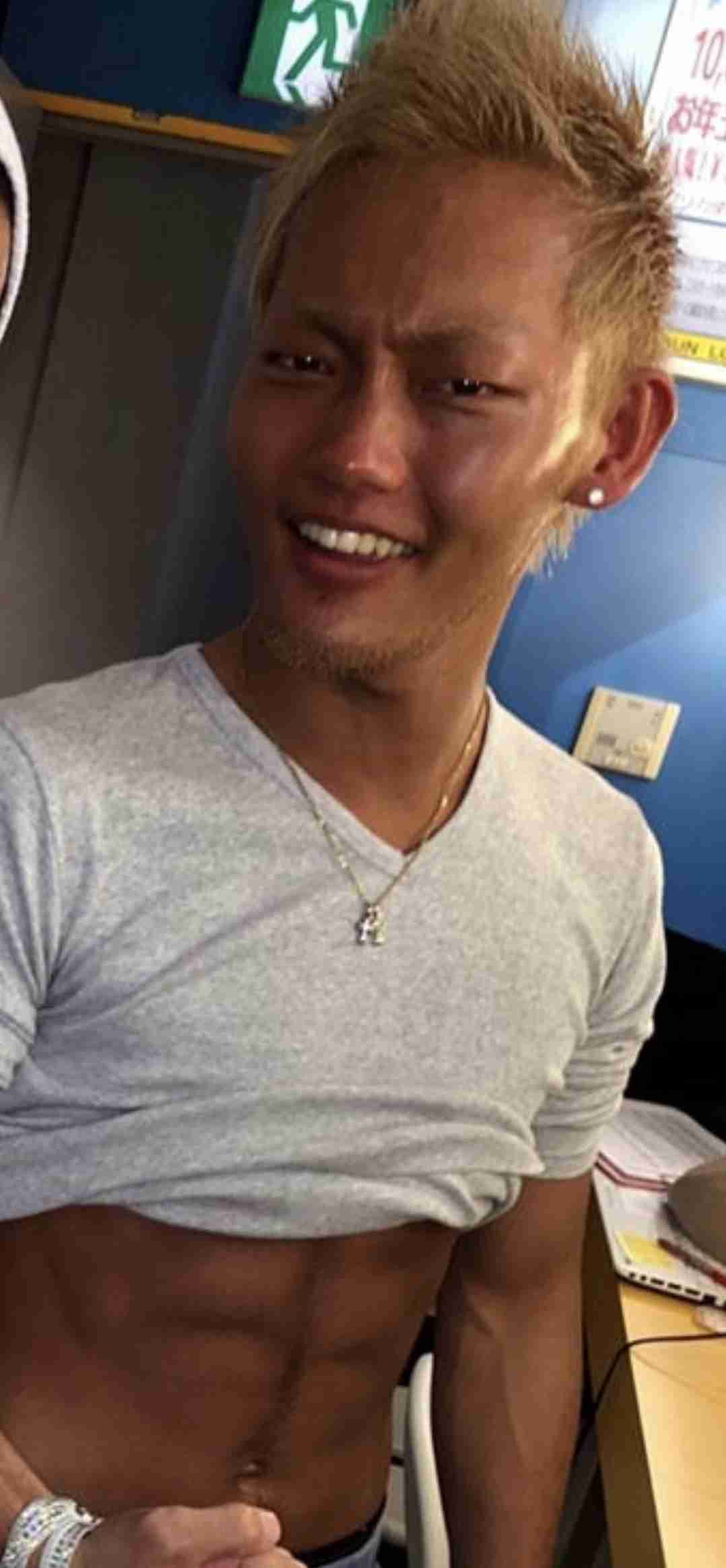 男子バレーのプリンス 髙橋藍（24）は超肉食だった！インフルエンサーuka.と人気No.1AV女優・河北彩伽に二股スパイク【スクープ撮】