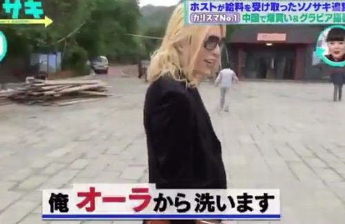 シャワーを浴びるとき、どこから洗う？