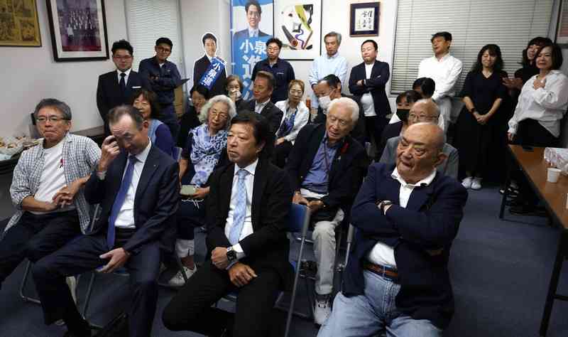 小泉進次郎陣営、投開票前に“祝賀会”開催で「芸人より笑わせてくれる」国民から総ツッコミの“フライング”乾杯