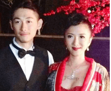 推しが離婚したらどんな気持ち？