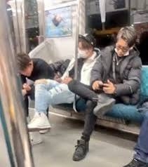 【電車】男性が股を広げて座ってるのが嫌な人〜【閉じろよ】