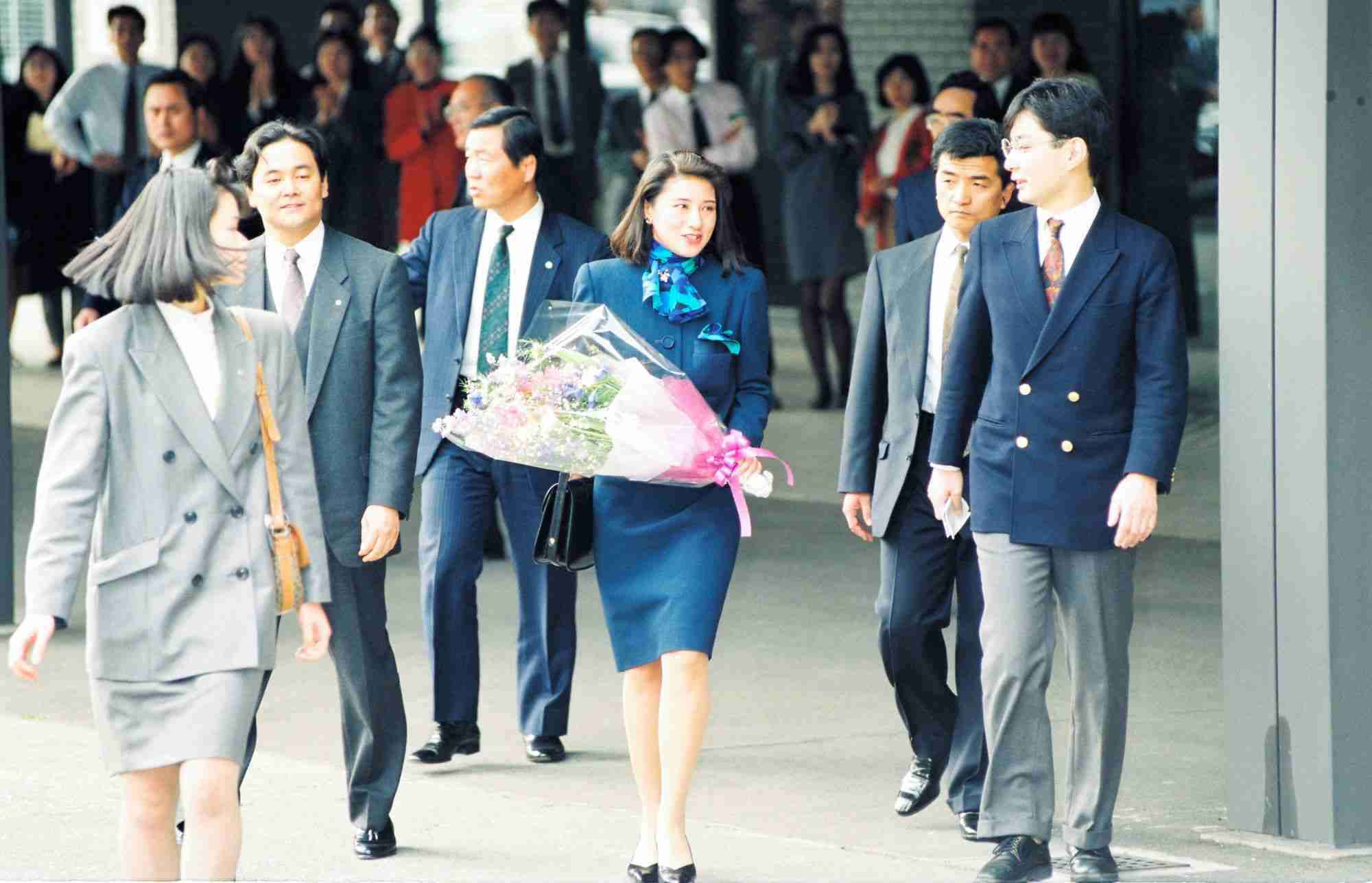小野田紀美大臣の女性SPが「強そうでかっこいい」と話題、元警視庁SPの講師に聞いた“男女差”と大臣・首相の警護事情