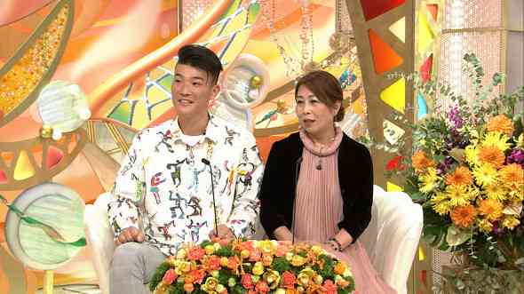 49歳美魔女、17歳下夫と入浴中もべったり　視聴者仰天「若くて綺麗でびっくりした！」