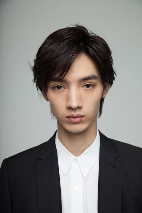 なにわ男子・道枝駿佑、ヴァレンティノのコレクションに参加 銀髪スタイルが話題に「美しさが二次元」「王子様過ぎる」