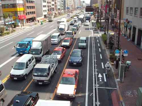 「車道は危険」「歩道で反則金」…自転車ユーザーが訴える “板挟み状態”  新制度に寄せられた《コメント1000件超》を読みとく