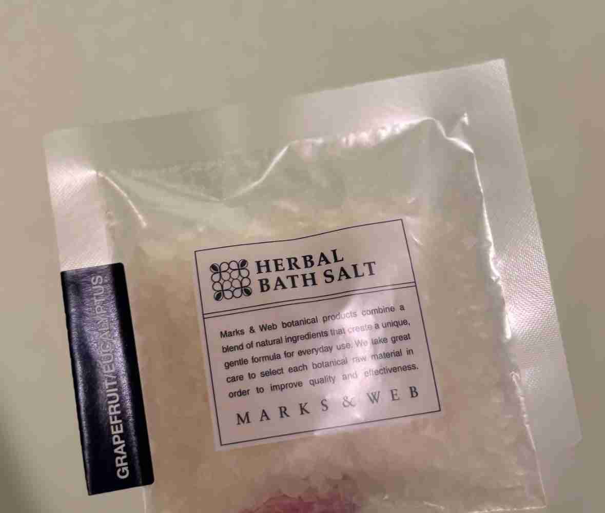試供品を消費するトピ