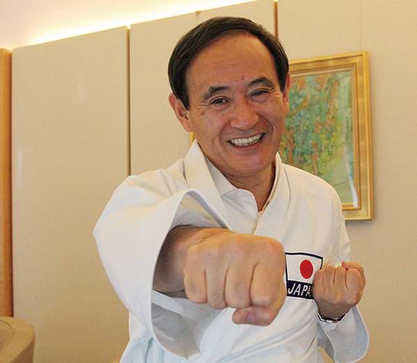 高市早苗“初の女性総理”誕生の背後で、麻生太郎氏より9歳若い「菅義偉氏の衝撃姿」、安倍元首相亡きあと加速する心配