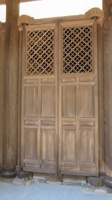 「畳に靴はありえない」リナ・サワヤマ、サブリナ・カーペンターの「和風」セットに苦言