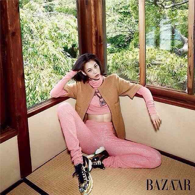 「畳に靴はありえない」リナ・サワヤマ、サブリナ・カーペンターの「和風」セットに苦言