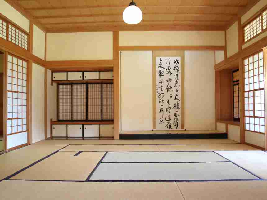 「畳に靴はありえない」リナ・サワヤマ、サブリナ・カーペンターの「和風」セットに苦言