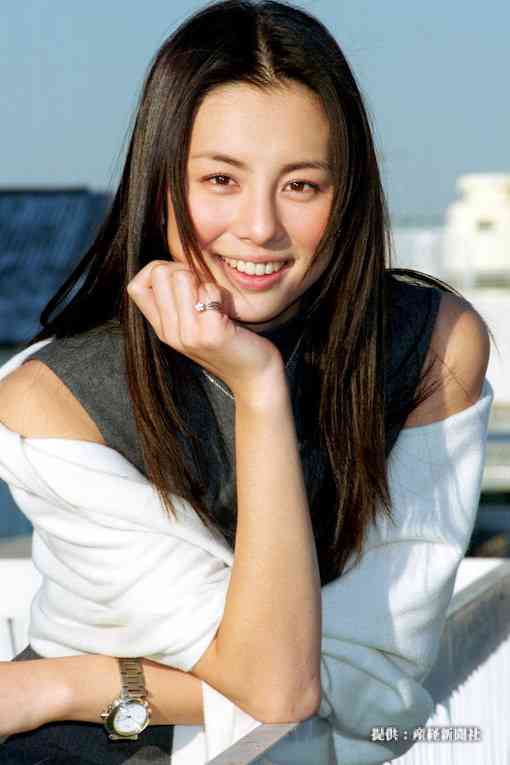 目元は窪み、虚ろな表情で…米倉涼子(50)アルゼンチン人ダンサー恋人との「異変2ショット」衝撃撮《マトリ内偵中に…》