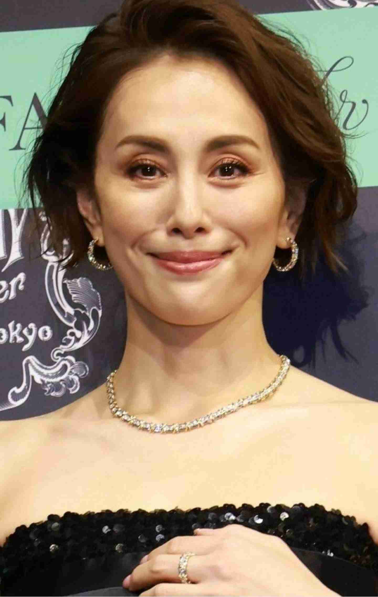 目元は窪み、虚ろな表情で…米倉涼子(50)アルゼンチン人ダンサー恋人との「異変2ショット」衝撃撮《マトリ内偵中に…》