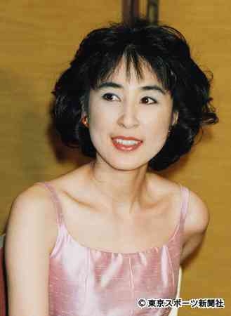 最新の宇多田ヒカルが「お母さんかと」「さらに似てきた」全身ショットに「まじ」「目が覚めた」「なんと」