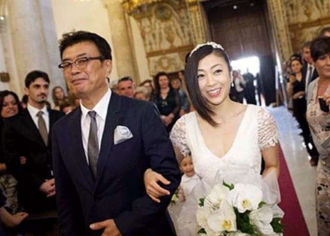 最新の宇多田ヒカルが「お母さんかと」「さらに似てきた」全身ショットに「まじ」「目が覚めた」「なんと」