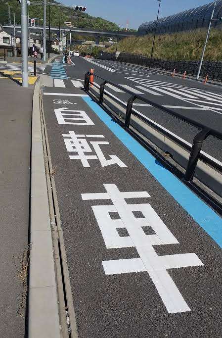 「もはや自転車に乗れなくなる！」　来春の 《反則金》 制度スタートで、ユーザーが最も恐れる “イヤホン使用” と “車道通行”