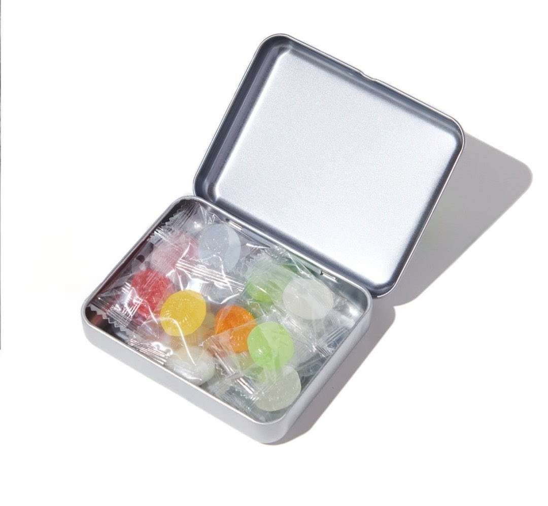 アイシャドウやチークの蓋が割れた