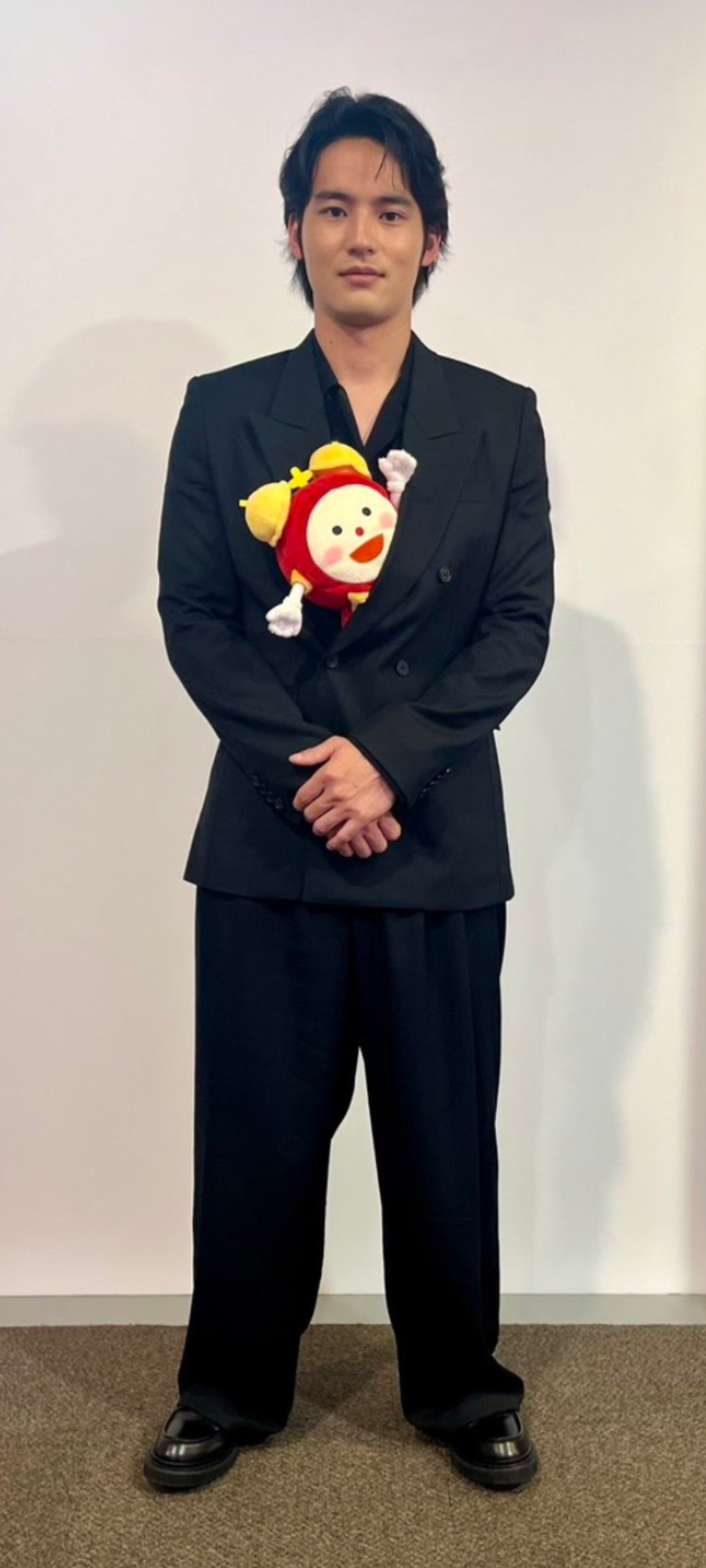小嶋陽菜 スタイル際立つ、ハイセンスな秋服コーデが話題「着こなしも天才」「本当に参考になる」の声