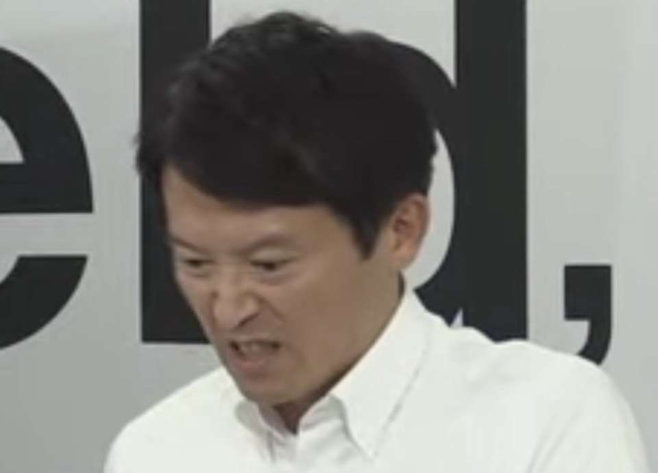 「社会人としてヤバすぎない？」兵庫・斎藤知事　公務中スマホいじりで町長に“生返事”…自撮り疑惑も浮上でネット騒然