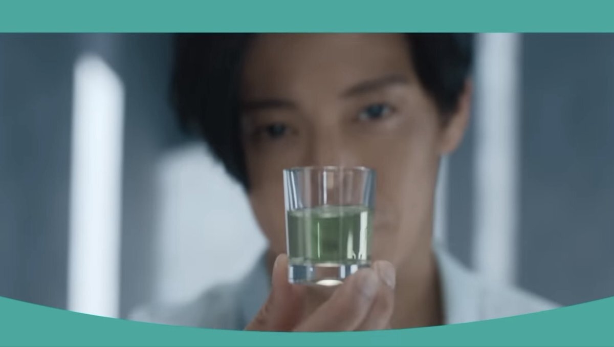 小栗旬、Netflixドラマ共演のハン・ヒョジュとの“距離が近すぎる”と心配の声　見つめ合ったりハートを作ったりイチャイチャ