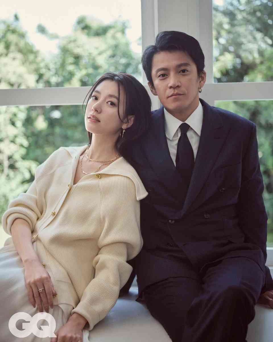 小栗旬、Netflixドラマ共演のハン・ヒョジュとの“距離が近すぎる”と心配の声　見つめ合ったりハートを作ったりイチャイチャ