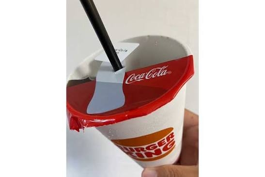 マクドナルド、紙ストローやめます カップのフタに飲み口