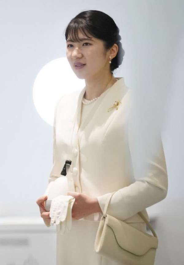 自民党新総裁に高市早苗氏 女性の総裁就任は初