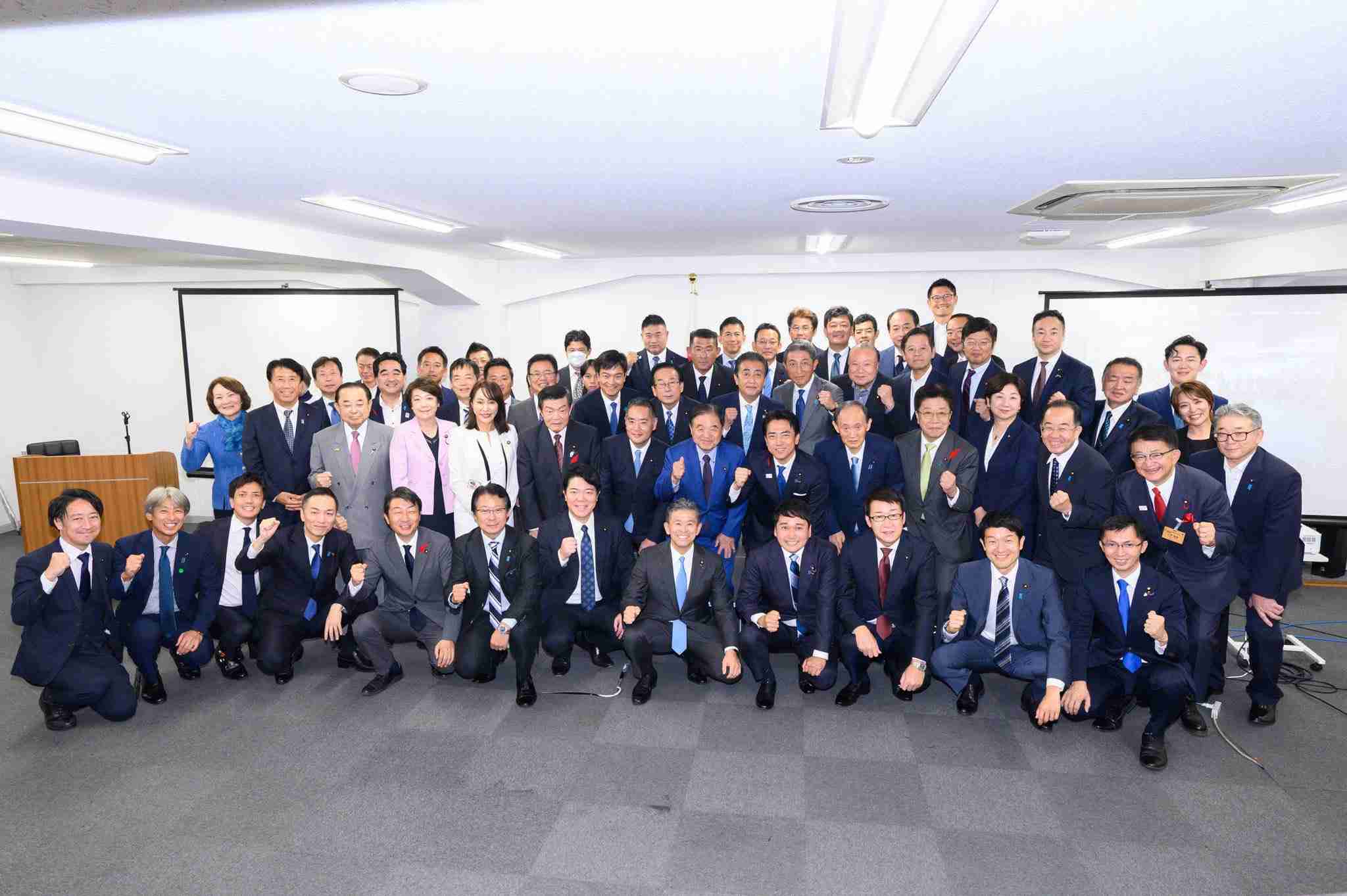 自民党新総裁に高市早苗氏 女性の総裁就任は初