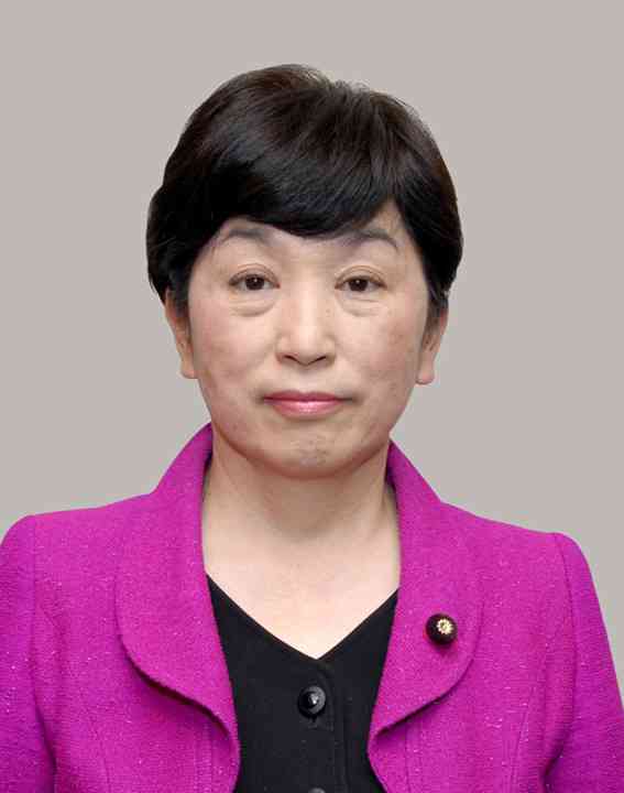 自民党新総裁に高市早苗氏 女性の総裁就任は初