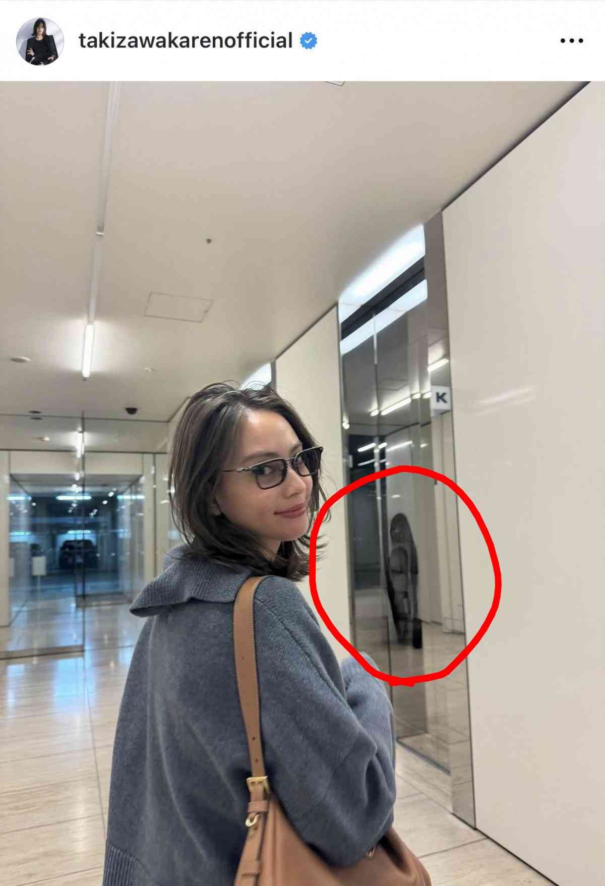 第1子出産・滝沢カレン、産後約2ヶ月で“仕事復帰” 滝沢ワールド全開で秋服楽しむ“ママコーデ”を紹介