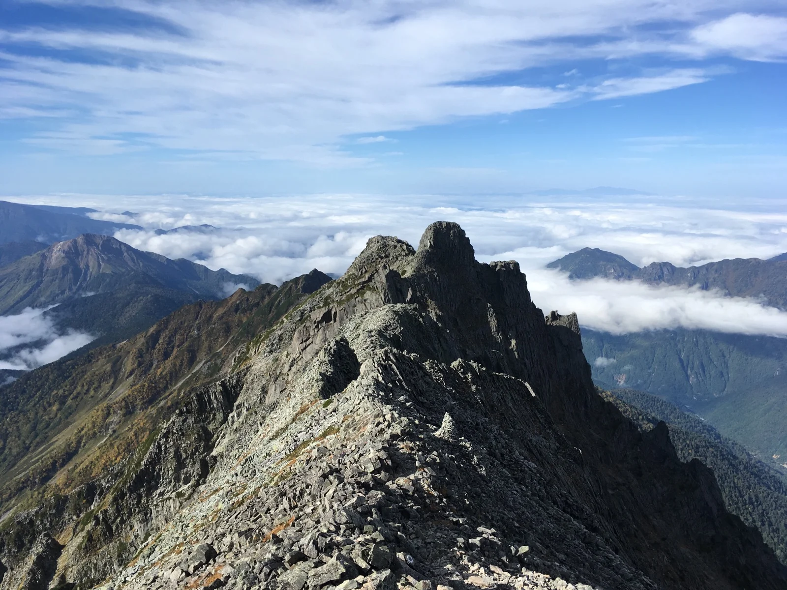 岐阜・穂高岳で外国人観光客3人が遭難　登山歴34年の男性（53）が死亡　フィリピンからの観光グループ