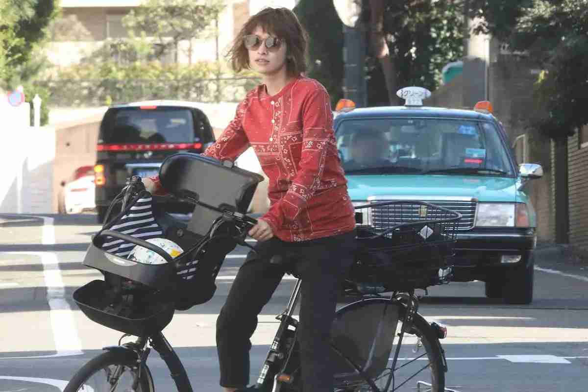 「4人のお世話なんてキツイよ」山田優 “週5で育児代行”告白が物議もファンは支持…本誌が見ていた小栗旬との“支え愛”子育て姿